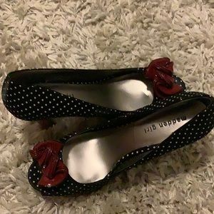 Polka dot navy blue heels with knotted bow front